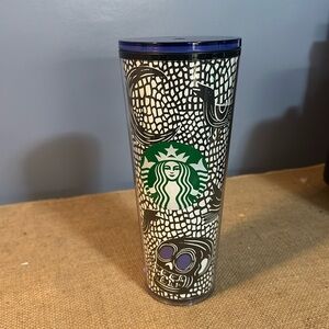 Starbucks Halloween cup. No straw.